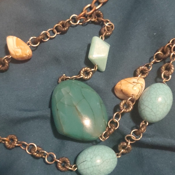 Blue and green costume necklace mix - Picture 3 of 10